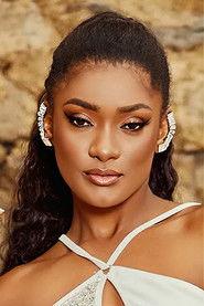Erika Januza as Tita in The Movie of My Life 2017
