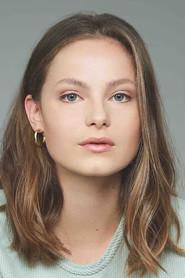 Lili Francke-Robitaille as Charlotte in All About Girls 2021