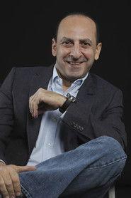 Cem Karakaya as Bekçi Memo in 7 Husbands for Hurmuz 2009