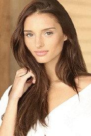 Aitana Rinab Perez as Julie in Sunrise in Heaven 2019