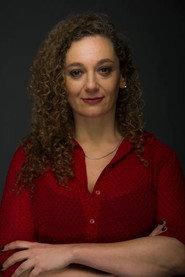 Vanesa Maja as Mujer Inmobiliaria in Road to La Paz 2015