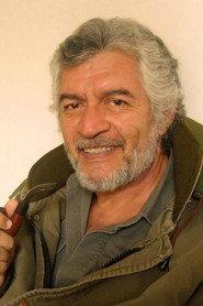 Bernardo Ezeta as Narrador in Aventuras en Foxilandia 2005