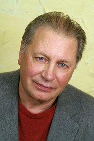 Valentin Smirnitskiy as Sergey’s father in Beremennyy 2011