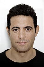 Özgür Özgencer as Suat in The Holiday Gift 2013
