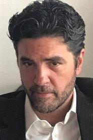 César Manzano as Sergio in Lo que tiene el otro 2008