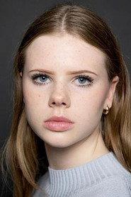 Naomi Bethke as Sophie in Kasper & Sophie 2022