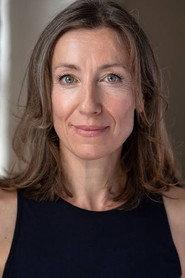 Emma Beattie as Carol in Comeback Kid 2017