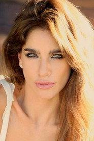 Gabriela Sari as Adriana in Todo por el ascenso 2019