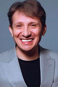Azer Axsham as Şərif in 4 Heads 2018
