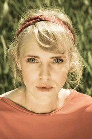 Monika Kwiatkowska as Agata, dziewczyna Pawła in Weekend Stories: Dilatory Line 1998