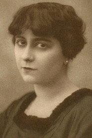 Marie-Louise Derval as Lady Howard in Queen Elizabeth 1912