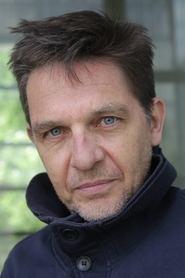 Kester Lovelace as Narrateur in Fan Club 2018