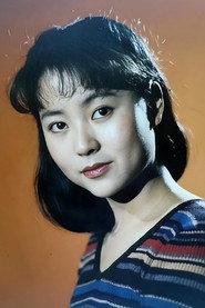 Yujin Liang as 多妹 in The Village of Widows 1989