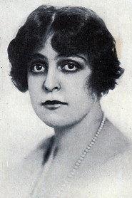Gerda Holmes as Queen Vesta in The Gilded Cage 1916