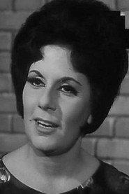 Nawal Fahmy as عالية والدة دينا in Deadly Jealousy 1982