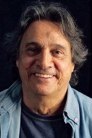 Manuel Coelho as António Alves Redol in Sombras Brancas 2023