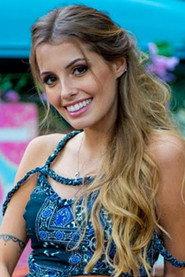 Paola Antonini as Marina in Deixa Acontecer 2026