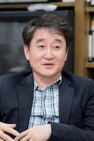 Kim Hyung-koo as Self in Making Memories of Murder 2005