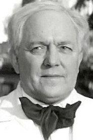 Nikolay Dubinskiy as Shchepkin in The Old House 1970
