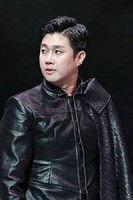 Park Jin-su as Detective in Glass Garden 2017