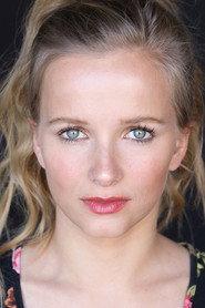 Josephine Hies as Chloe in The Italians 2025