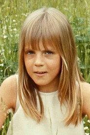 Julia Hede-Wilkens as Teachers daughter in Monismanien 1995 1975