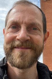 Nicolai Dahl Hamilton as Svend-Erik in Father of Four: Onkel Sofus Returns 2014