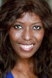 Gigi Ledron as Mère d'Akim in Carpe Diem 2022