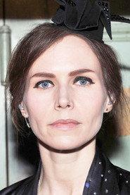 Nina Persson as Herself in Ola – Den svenska popkungen 2020
