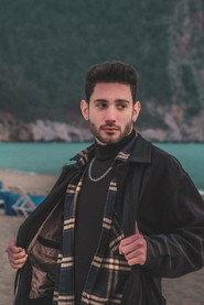 Kağan Aygen as Rami Johnson in 5 YEARS 2022