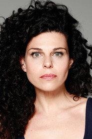 Aroha Hafez as Amanda in El man del porno 2018