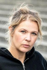 Tina Amon Amonsen as Krankenschwester in Zwei mitten im Leben 2014
