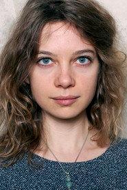 Laura Tuillier as Laura in Delenda Carthago 2021