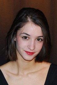 Sára Schmidt as Eszter in Konekt