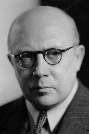 Gustaf Molander as Film director in Cat Across the Road 1937