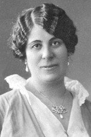 Maria Toromanova-Hmelik as Aunt Kera in Love is Madness 1917