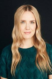 Tuuli Mattila as Pankkivirkailija in See You In an Hour 2021