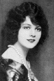 Corliss Palmer as Self in Fashion News 1928