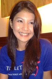 Navy Rizky Tavania as Tika in Arisan Brondong 2010