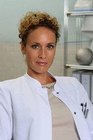 Claudia Hiersche as Hanna Weiler in Von oben nach unten 2016