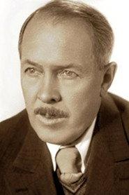 Pyotr Leontyev as Viktor Aleksandrovich Palmskiy, the student in Black Crows 1917
