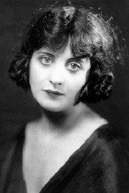 Margarita Fischer as Captain Hardy's daughter in Robinson Crusoe 1913