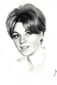 Elena María Tejeiro as Elvira in De picos pardos a la ciudad 1969