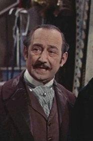 Jacques Tarride as Le médecin in Cristobal's Gold 1940