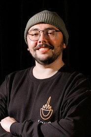 Félix Caron as Akira in Un otage en liberté