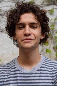 Rémi Mesnard as Un garçon in Cape Cod 2017