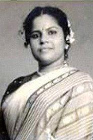 Mavelikkara Ponnamma as Arathi's Grandmother in Ennodishtam Koodamo 1992