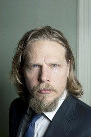 Ian Matthews as Detective Halsten Vinter in Stockholm 2019