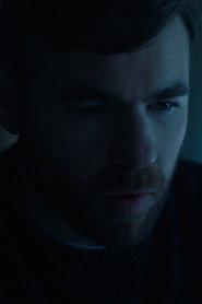 Jordan Demartis as Homme in Le Singe Bleu 2025