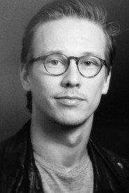 Saska Pulkkinen as Kari Tuovinen in Lahjat esiin! 2022